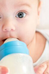 What-is-the-Best-Baby-Formula-baby-feeding-post-by-Mama-Natural