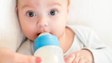 What-is-the-Best-Baby-Formula-baby-feeding-post-by-Mama-Natural