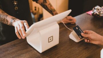 clay-banks-E2HgkL3LaFE-unsplash
